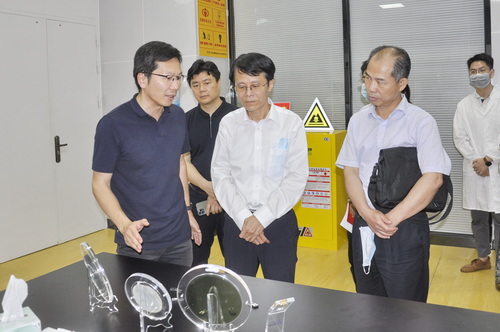 市委常委、副市长黄晓舟调研火炬石墨烯平台